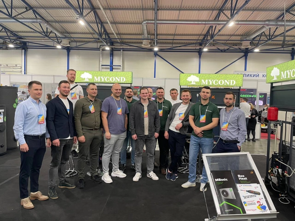 AquaTherm Kyiv 2023展示会での革新的なHVACソリューションを展示するAclimaのブース。