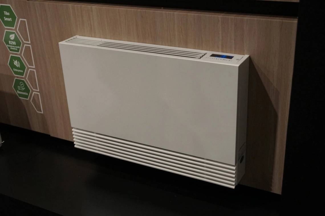 ワルシャワ HVAC エキスポ 2023 での Mycond のブース、先進的な HVAC ソリューションを展示。