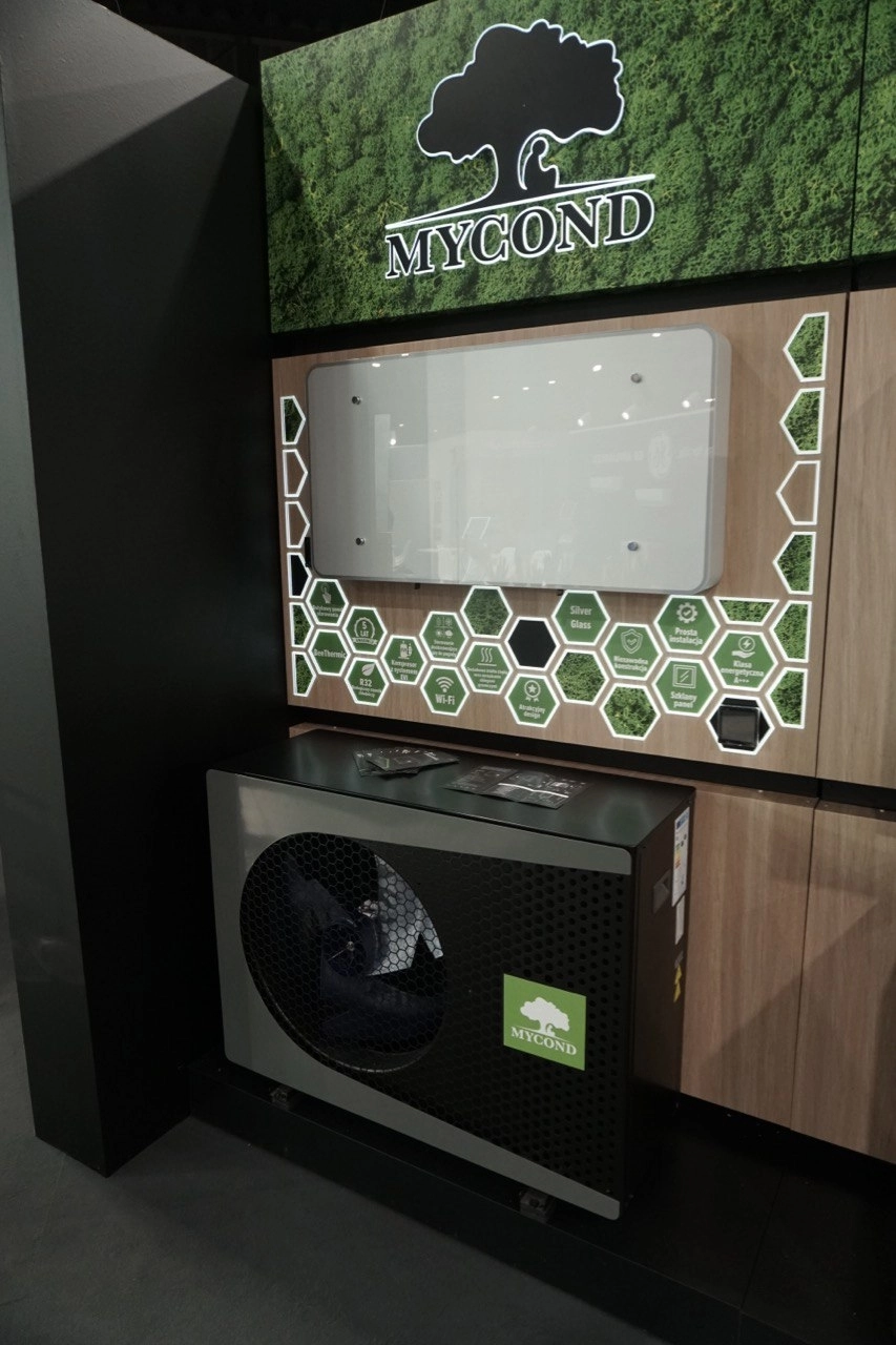 ワルシャワ HVAC エキスポでの Mycond のブース展示。