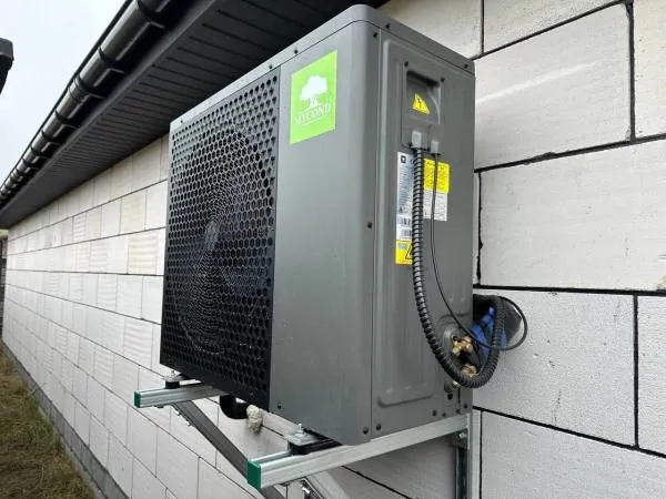 Mycond SplitヒートポンプBeeHeatシリーズを備えた戸建てヴィラ