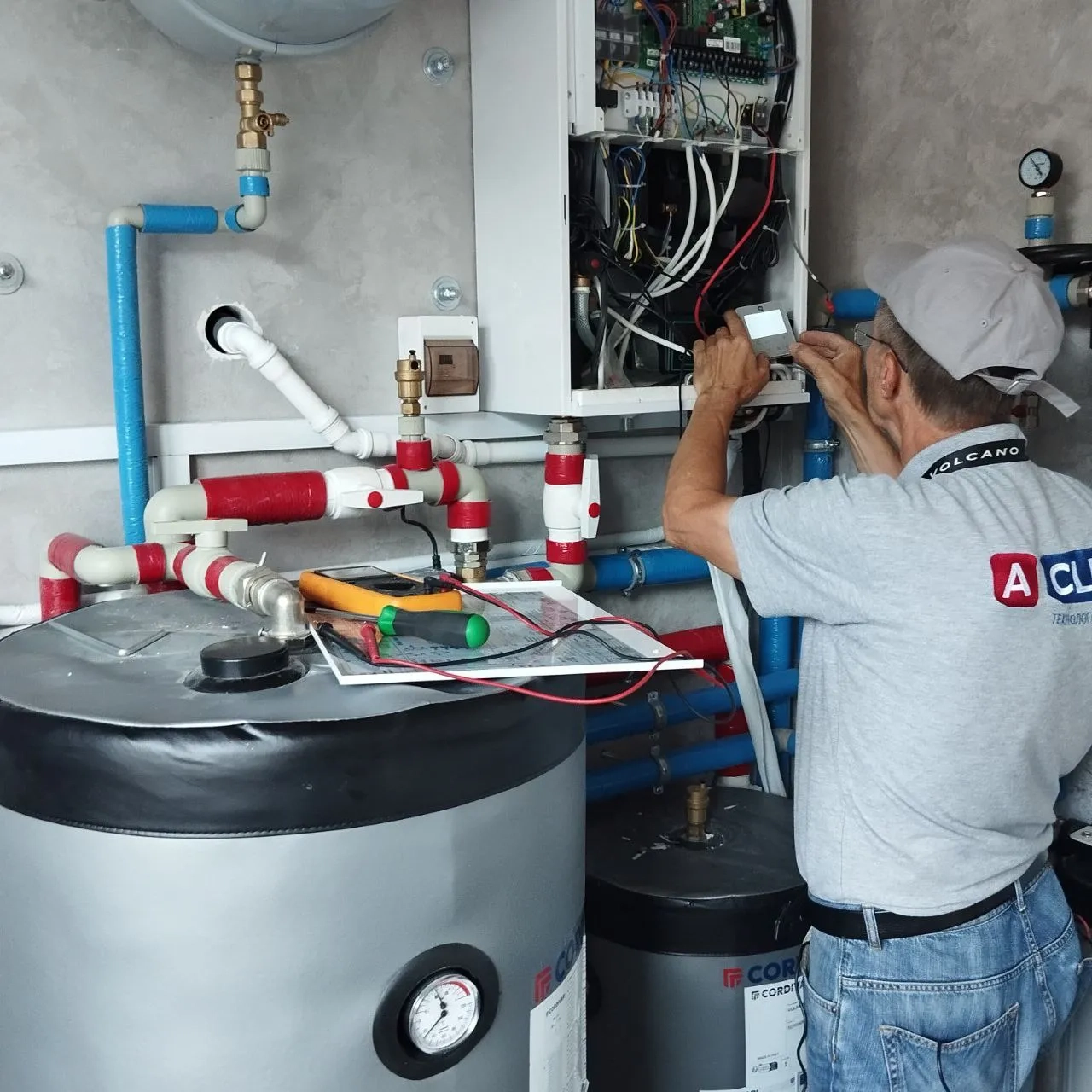 Mycond SplitヒートポンプBeeHeatシリーズを備えた戸建て住宅