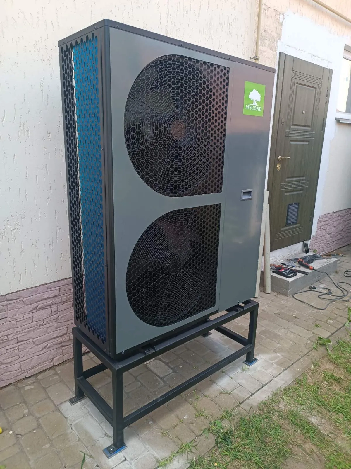 MycondヒートポンプBeeThermicを備えたファミリー住宅
