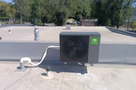 Mycond SplitヒートポンプBeeHeatシリーズを使用したコテージの設置