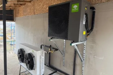 Mycond SplitヒートポンプBeeHeatシリーズを備えた郊外住宅