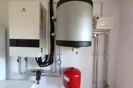 Mycond SplitヒートポンプBeeHeat MHS-N14BH/MHS-U14BH搭載ヴィラ