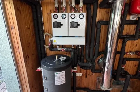 Mycond SplitヒートポンプBeeSmartシリーズを備えたファミリー住宅