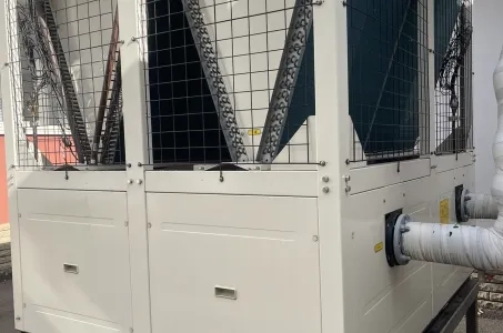 MycondモジュラーヒートポンプSTANDARD MCUを備えた産業施設