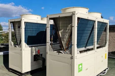 MycondモジュラーヒートポンプSTANDARD MCUを備えた生産設備