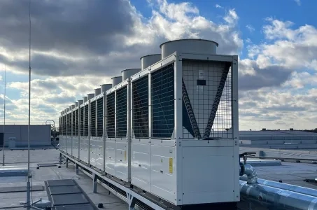 MycondモジュラーヒートポンプSTANDARD MCUを備えた製造複合施設